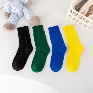 Gemütliche Plüsch-Mittelsocken in vier klassischen Farben für Herbst und Winter Detailansicht.