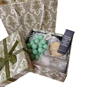 Grüne Trauben Duftkerze Geschenkbox Set mit Glasbehälter und dekorativer Grußkarte.