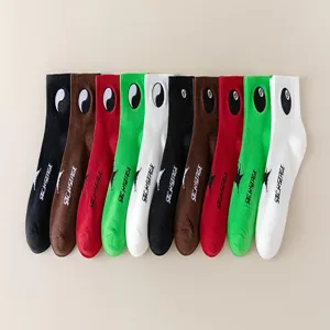 Eleganti calze da skate unisex ricamate con motivi 8-ball e bagua in vari colori.