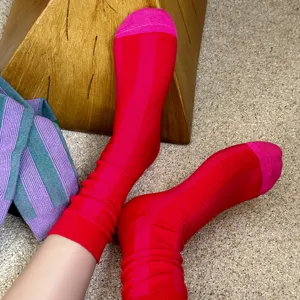 Fashion color-blocked vertical striped mid-tube socks for women, comfortable knit slouch socks.