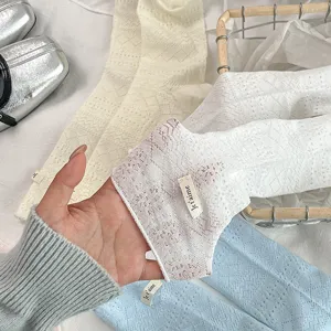 Sommer atmungsaktive Netz-Mittelsocken mit süßem Stoffetikett lässiger Alltagsstil