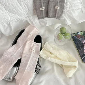 Koreanischer Stil dünne atmungsaktive Baumwoll Socken Detailansicht mit Stoffetikett.