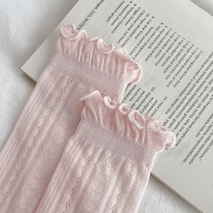 Rosa Rüschen Netz-Mittelsocken, süße Ballett-Core Socken für Damen, modische Freizeitsocken.