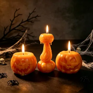 Ensemble de bougies parfumées citrouille d'Halloween avec trois visages effrayants