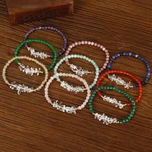 Handgefertigte Natursteinarmbänder mit Bergkristallsplittern und Goldperlen Set