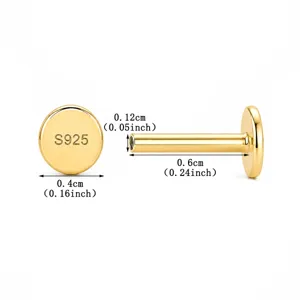 Makroansicht des goldenen S925 Sterlingsilber Piercingsteckers mit Maßen und Details