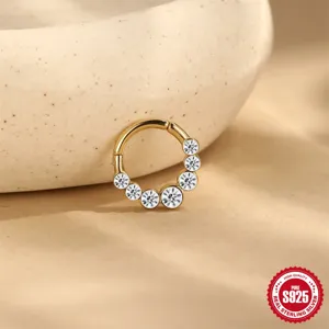 Detail van de S925 sterling zilveren gouden ring met gegradueerde zirkonia