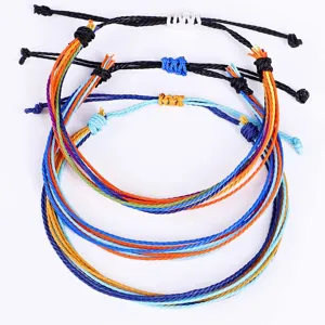 Vista detallada de tres pulseras ajustables tejidas de cuerda de cera impermeable