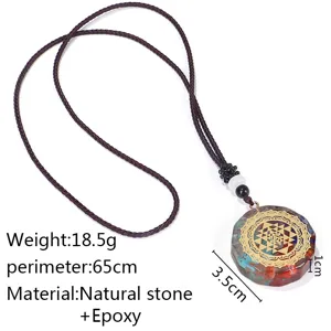 Vista detallada del collar de yoga con 3,5 cm de diámetro y textura de resina epoxi.