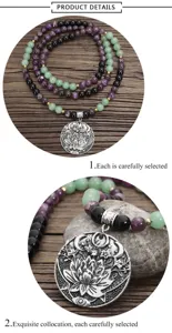 Détail du collier de 108 perles en améthyste et aventurine avec pendentif lotus.