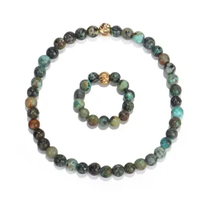 Handgemachtes elastisches Perlenarmband und Ring-Set aus afrikanischem Türkis mit Goldperle