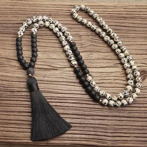 Collar hecho a mano de 108 cuentas mala de jaspe dálmata con borla negra para yoga