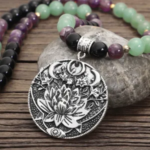 Collier artisanal de 108 perles en améthyste et aventurine avec pendentif lotus argenté