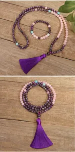 Vista dettagliata della collana 108 grani di ametista e quarzo rosa con nappa viola