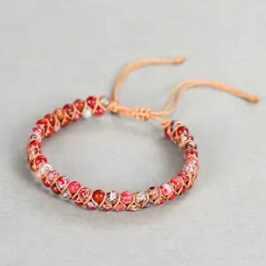 Dettaglio del bracciale con perline di diaspro imperiale 4mm e cordino intrecciato a due strati.