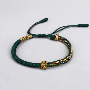 Bracciale tibetano intrecciato a mano con cordino verde e perle dorate per la fortuna