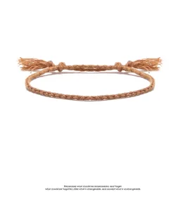 Handgewebtes Baumwollarmband mit Quasten im minimalistischen braunen böhmischen Stil