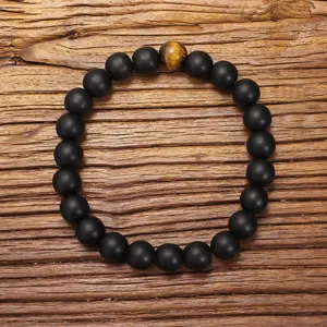 Pulsera artesanal de ojo de tigre y piedras negras mates para meditación y yoga