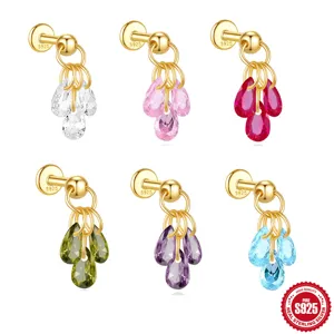 Détail de boucles d'oreilles en argent 925 avec pendentifs raisins en zircon