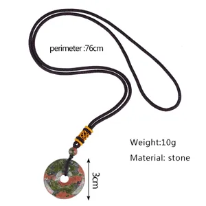 Detaillierte Nahaufnahme der Vintage-Steinhalskette mit 3 cm Anhänger und 76 cm Kordel