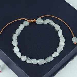 Bracciale artigianale in pietre naturali di acquamarina con cordino marrone regolabile