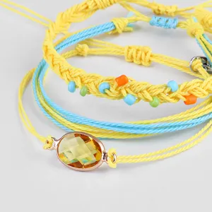 Böhmisches Set aus gewachsten Kordelarmbändern mit bunten Perlen und gelbem Kristall