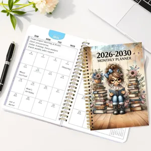 Agenda mensual en espiral 2026-2030 vista detallada con paginas de calendario y portada ilustrada