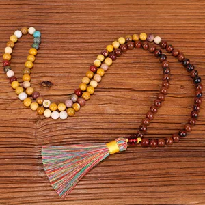 Collier Mala 108 pierres naturelles fait main avec perles de jaspe et pompon de yoga coloré