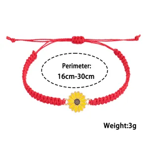 Handgewebtes rotes Wachsfadenarmband mit gelbem Sonnenblumen-Daisy-Anhänger im Boho-Stil