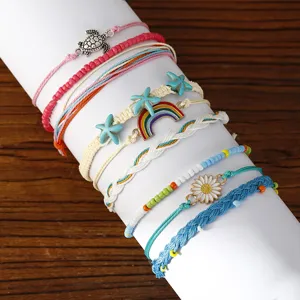 Farbenfrohes böhmisches Armband-Set mit Gänseblümchen, Meeresschildkröte und Regenbogen.