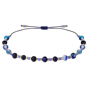 Handgefertigtes blaues Achat-Perlenarmband mit verstellbarer Kordel und Goldakzenten