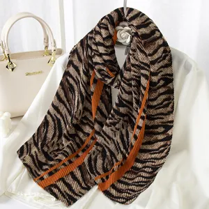 Women's Fashion Pleated Scarf Geometric Printed Winter Warm Shawl Polyester Neck Scarf