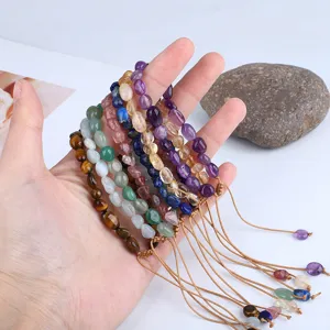 Braccialetti di pietre di cristallo regolabili fatti a mano con perle irregolari