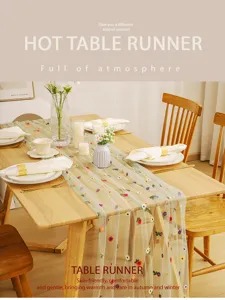 Camino de mesa de tul bordado con margaritas de lujo francés para decoración de comedor.