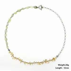 Collana fatta a mano con pietra d'uva, schegge di citrino giallo e perle bianche, 52 cm