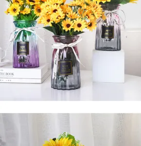 Bouquet de tournesols artificiels dans vase en verre dégradé décoration de table maison