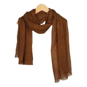 Écharpe froissée marron en coton et lin pour femme, châle élégant frangé automne hiver.