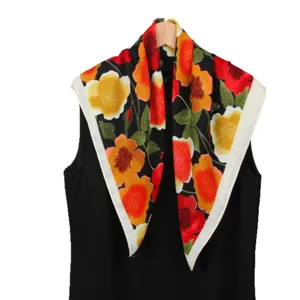 Βελούδινο τετραγωνικό μαντήλι με λουλούδια ελαιογραφίας, κομψό αξεσουάρ μόδας.