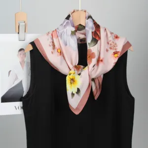Damen Mode Floral Druck Quadratisches Tuch Seide Samt Baumwollmischung Elegantes Halstuch Tägliches Pendeln Dekoratives Tuch