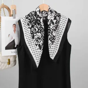 Pañuelo cuadrado vintage francés en blanco y negro con lunares florales elegante bufanda de mujer