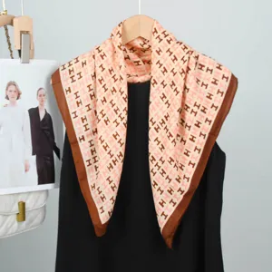 Modische Damen Quadrat-Schal mit H-Monogramm Druck, elegante rosa braune Seide-Wolle Tuch.