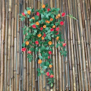 Guirlande de roses artificielles en soie fausse plante pendante pour décoration de mur de salon.