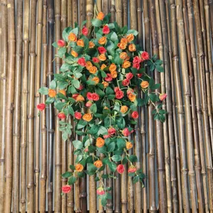 Guirlande de roses artificielles en soie plante suspendue pour deco et tuyau detail.