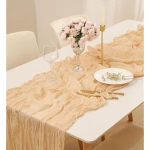 Runner da tavola bohémien in garza stropicciata color champagne per decoro matrimonio