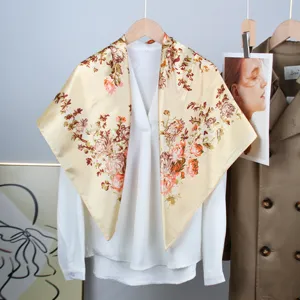 Elegante sciarpa in seta a fiori, foulard quadrato da 90 cm per una donna sofisticata