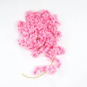 Realistische künstliche 135-Kopf Kirschblütenranke in Pink für Deko in Haus und Mall.