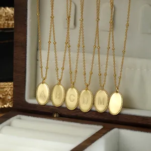 Collana con iniziali in argento S925 dorato con pendenti ovali in scatola di legno