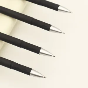 Set di penne gel nere da 0,5 mm con finitura opaca liscia e punte argentate
