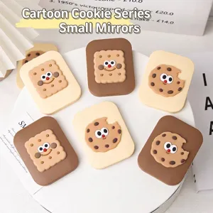 Lindos espejos de maquillaje portátiles con forma de galleta en colores crema y cacao