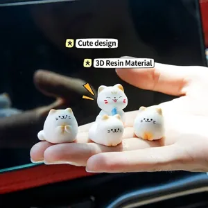 Set mit 4 niedlichen orange-weißen Cartoon-Katzenfiguren aus Harz für das Armaturenbrett